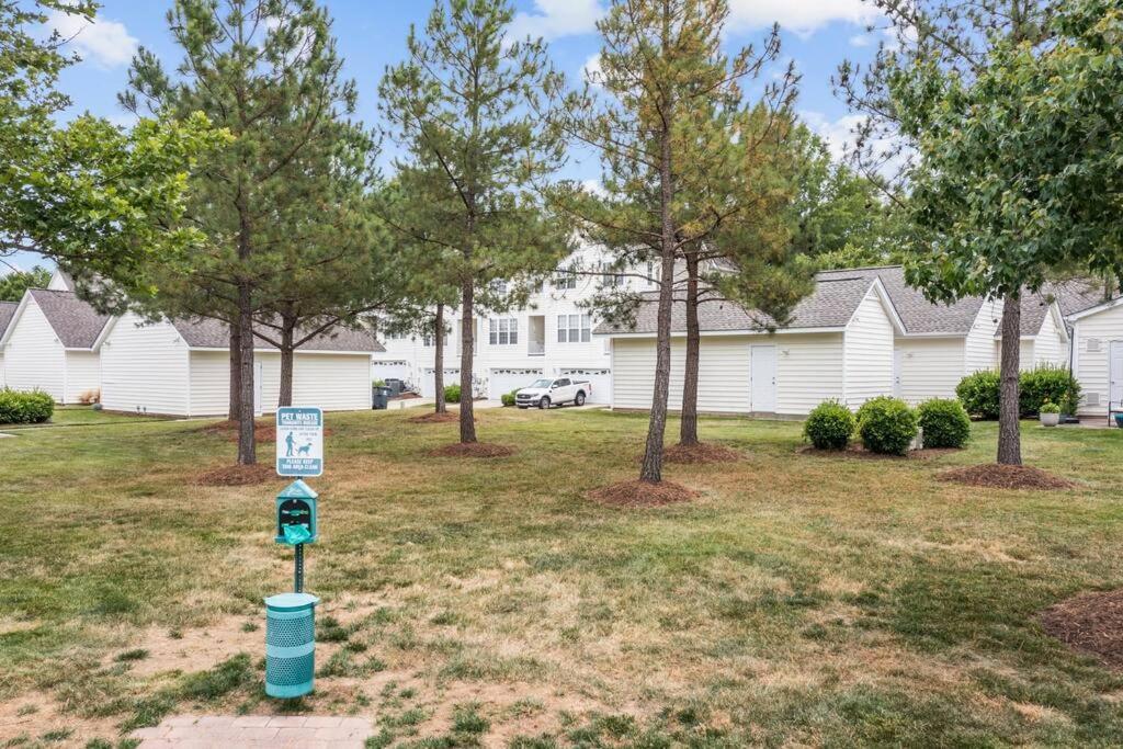 Peaceful, Townhome In Hope Valley Farms Durham Exterior photo