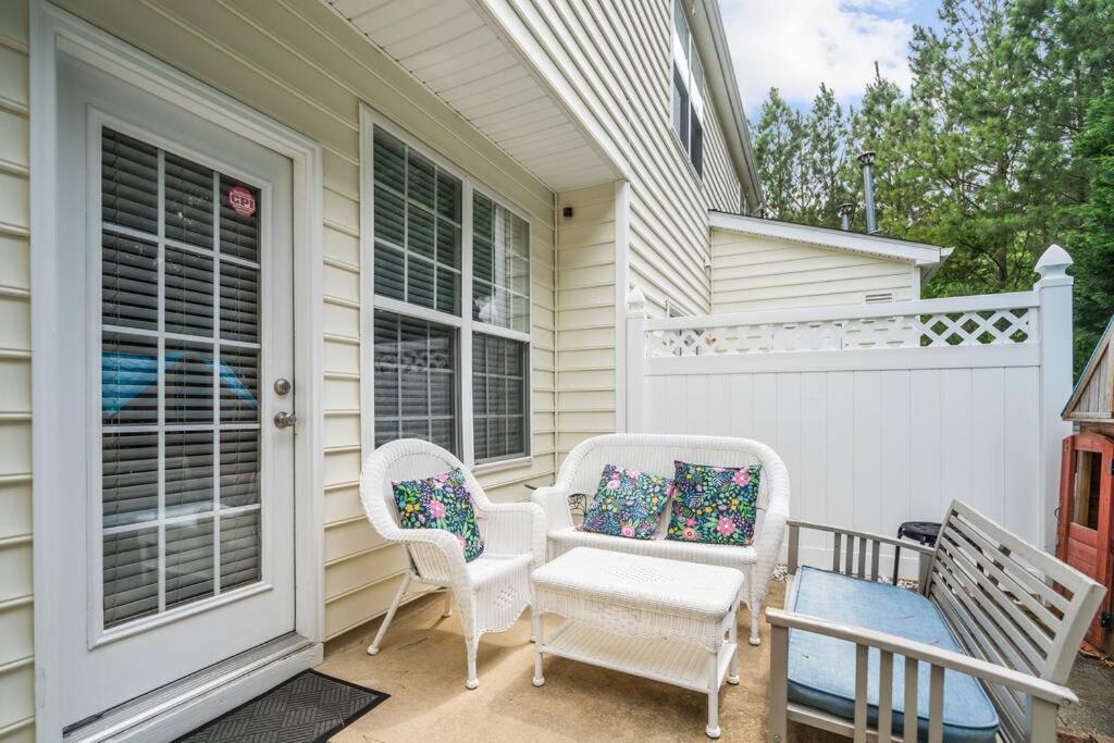 Peaceful, Townhome In Hope Valley Farms Durham Exterior photo