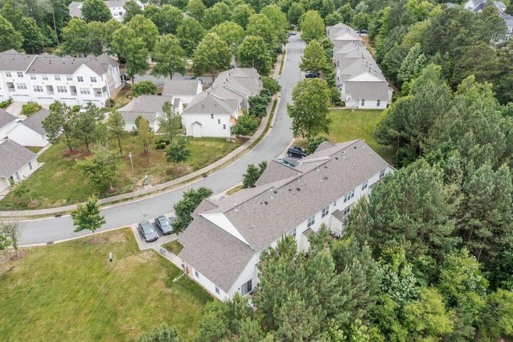 Peaceful, Townhome In Hope Valley Farms Durham Exterior photo